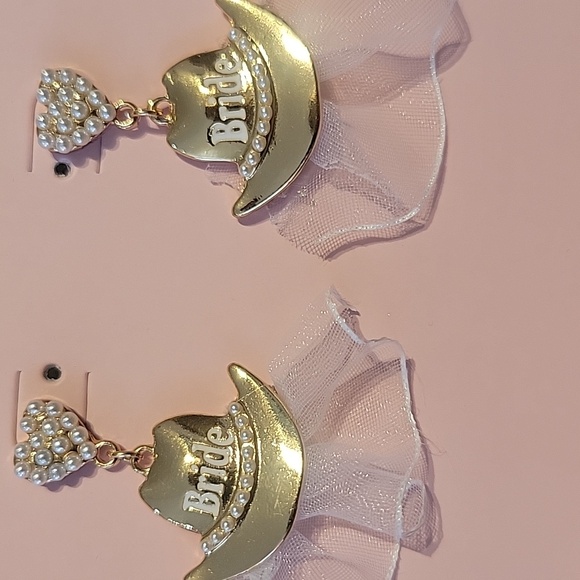 NWT Adorable Packed Party cowgirl Bride earrings. - Picture 2 of 3
